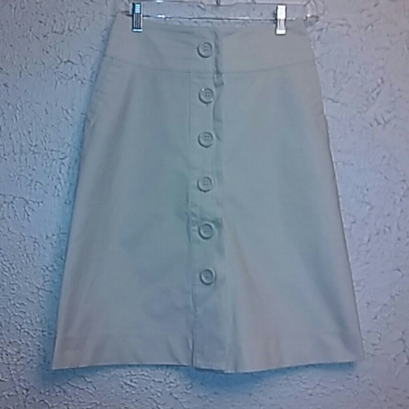 H&M button design skirt