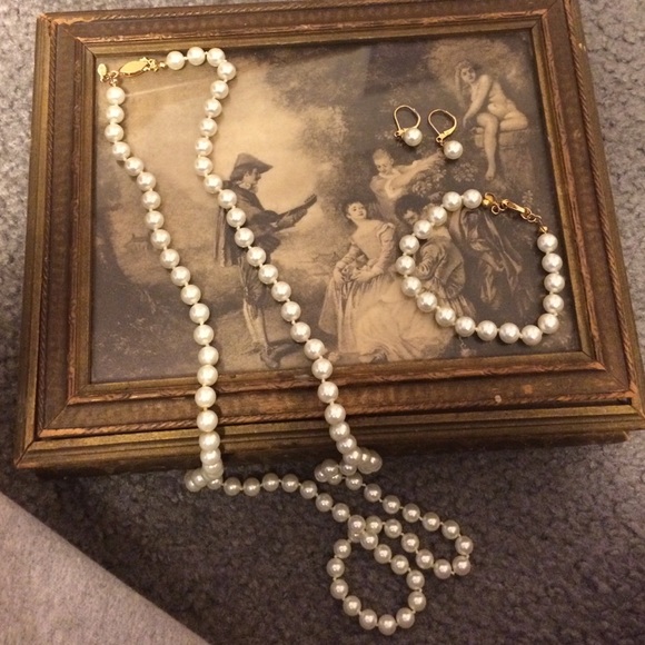 Pearl set - Picture 2 of 2