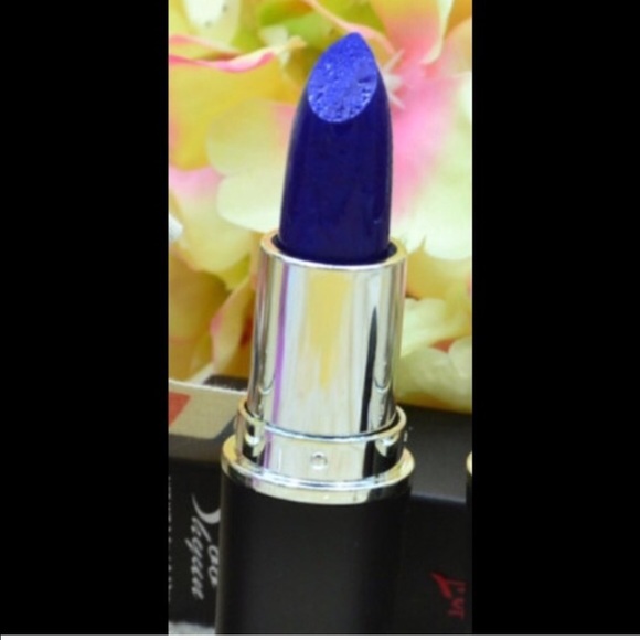 🌺 Tension Lipstick 🌺 - Picture 3 of 3