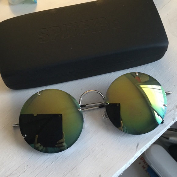 Mirrored round sunglasses - spitfire!