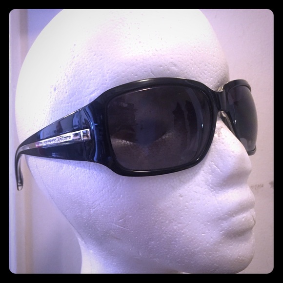Marc by Marc Jacobs Accessories - 🎉HP!🎉 Marc by Marc Jacobs Oversized Sunglasses