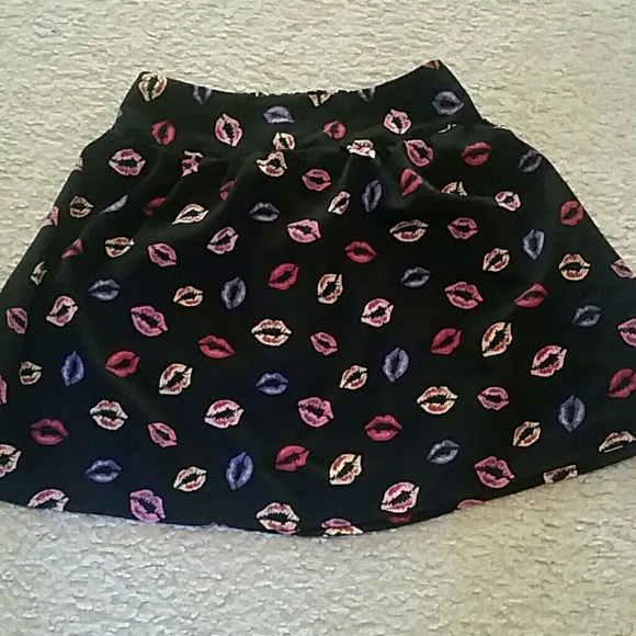 Lips skirt