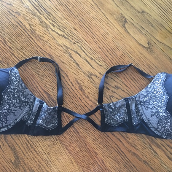 Victoria's Secret Very Sexy pushup bra front clip - Picture 3 of 3