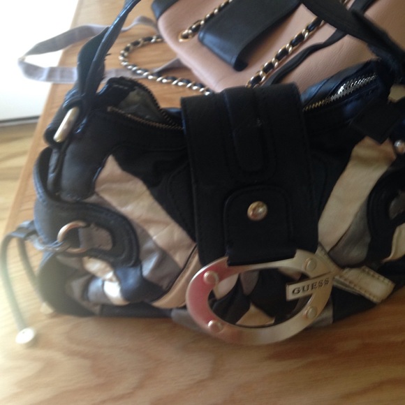 Guess - Picture 2 of 3