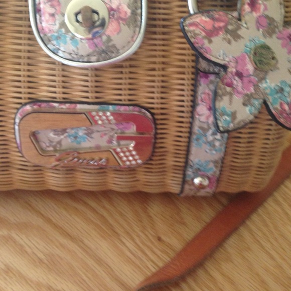 Guess - Picture 2 of 3