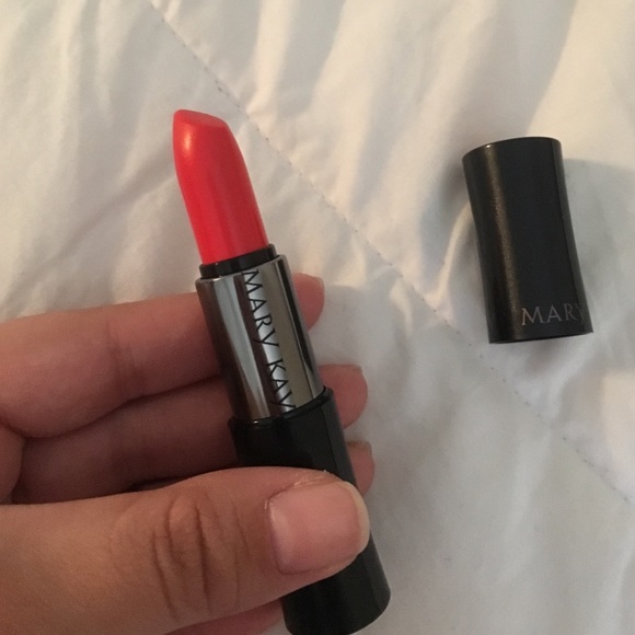 LIPSTICK - Picture 1 of 2