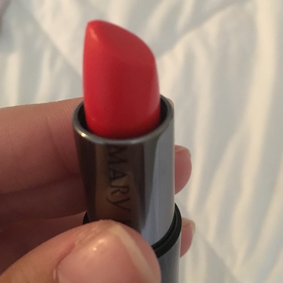LIPSTICK - Picture 2 of 2
