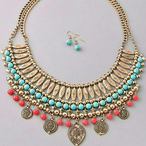 Statement necklace