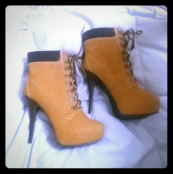 NWOT Bucco Jacey Stiletto Booties - Picture 1 of 1