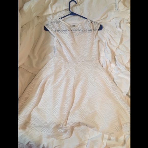 White summer dress - Picture 2 of 2