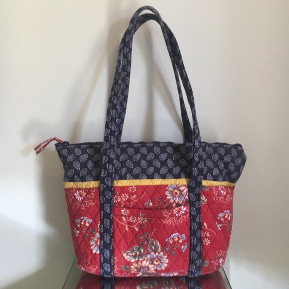 Ultra cute GUC-Lovely Red/Navy Quilted Cotton tote - Picture 2 of 4