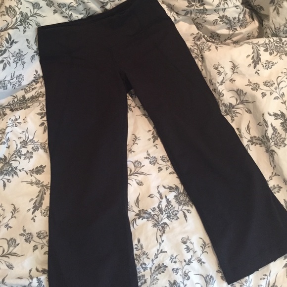 lululemon athletica Pants - Lululemon Gather and Crow Crop II *full-on luon