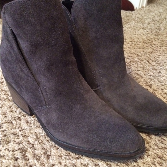 Dolce vita grey suede teuge booties