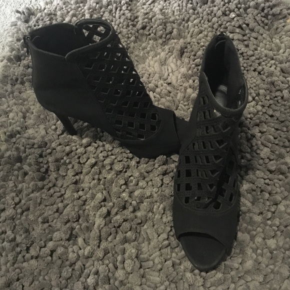 AMAZING! Black caged peep toe booties Sz. 7 - Picture 1 of 4