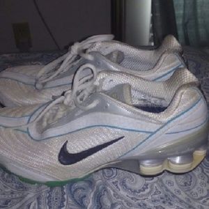 1hr sale!! 🎉Nike Shox Athletic Shoes
