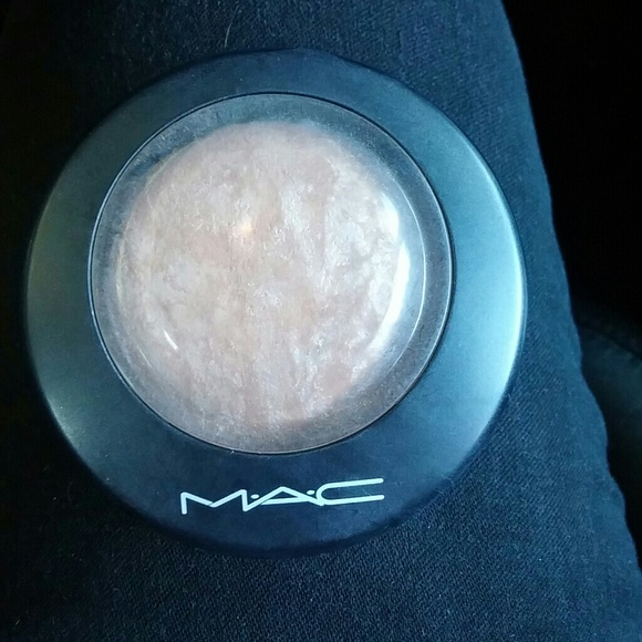 MAC SOFT & GENTLE MINERALIZE SKIN FINISH