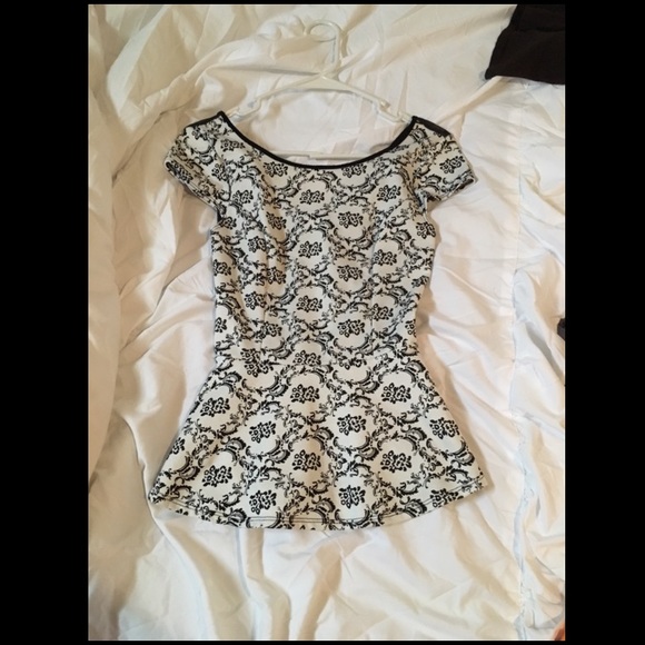 White and black dress shirt - Picture 1 of 2