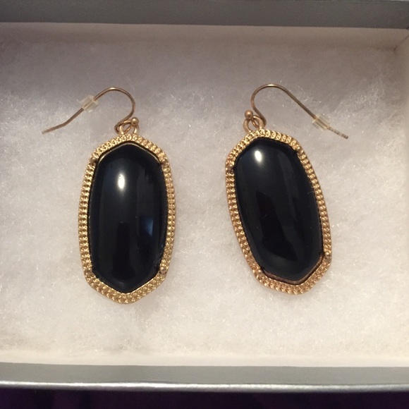 SOLD💥Black earrings
