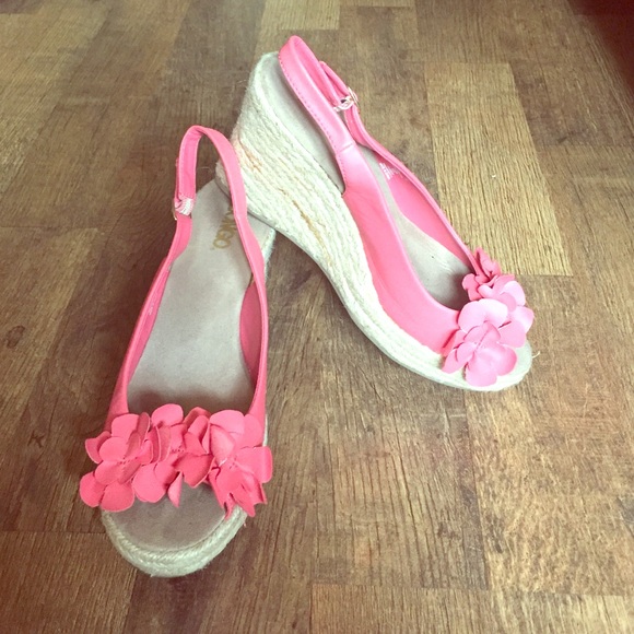 Coral flower wedges