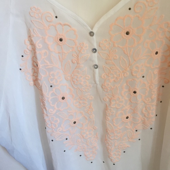 Sheer white top with pink accent - Picture 2 of 4