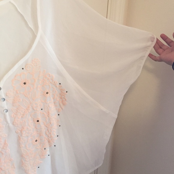 Sheer white top with pink accent - Picture 4 of 4