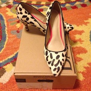 Adorable Cheetah print heels!