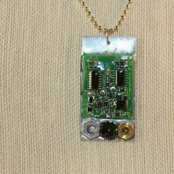 Motherboard and nuts necklace - Picture 1 of 1
