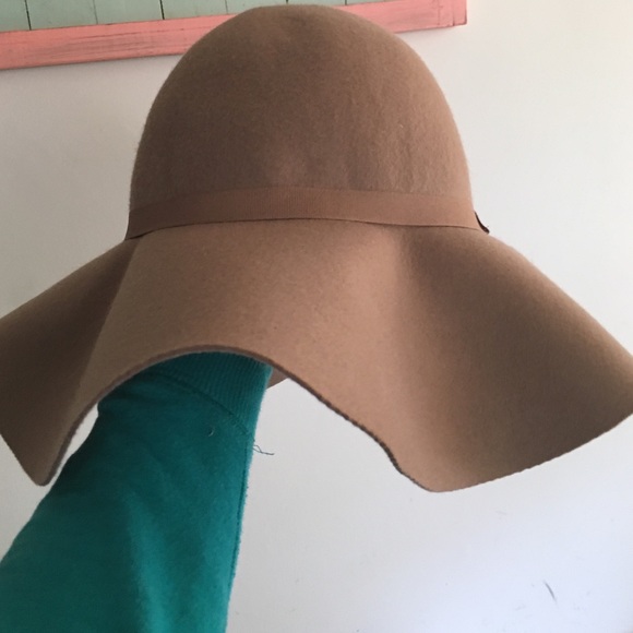 Floppy hat