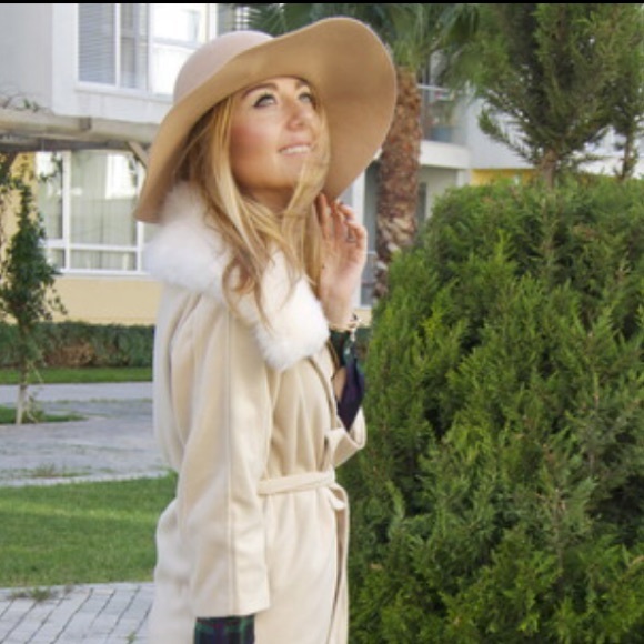 Floppy hat - Picture 3 of 3