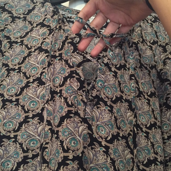 Tie-front bohemian style top - Picture 2 of 3