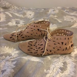 Adorable pointy toe flats