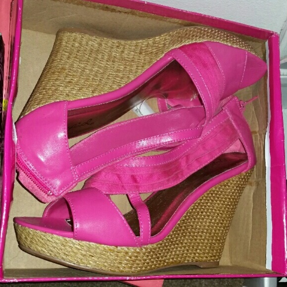 Shoe
