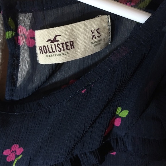 Loose Hollister Top! - Picture 1 of 2