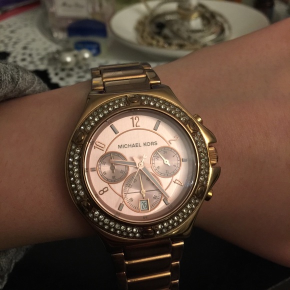 Michael Kors Bradshaw Pave Rose Gold Watch - Picture 4 of 4