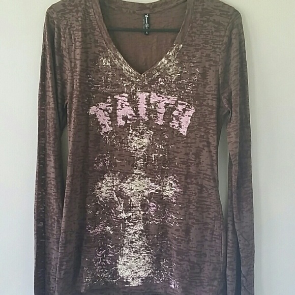 SALE! FAITH shirt with Cross ❤