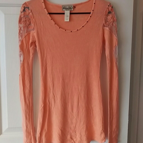 Gimmicks by Buckle Top