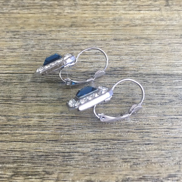 🆕 Statement Earrings - Picture 3 of 3