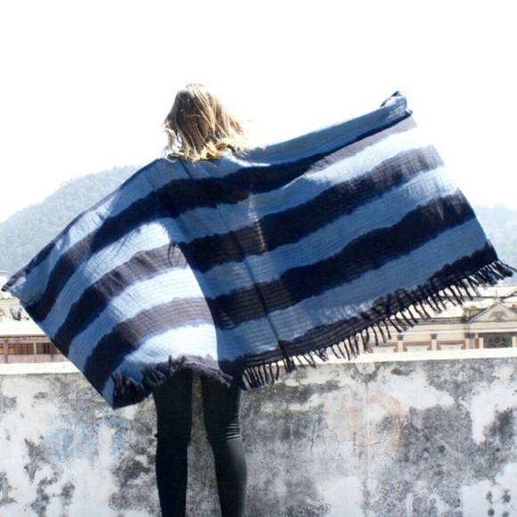 Ketzali Blue on Blue Kimono Wrap - Picture 4 of 6