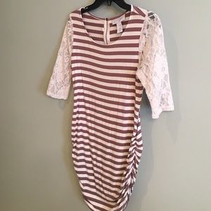 Jessica Simpson maternity shirt