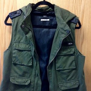 Urban Outfitters brand BDG vest. size: large