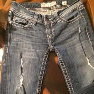 Buckle capri's!!🌹