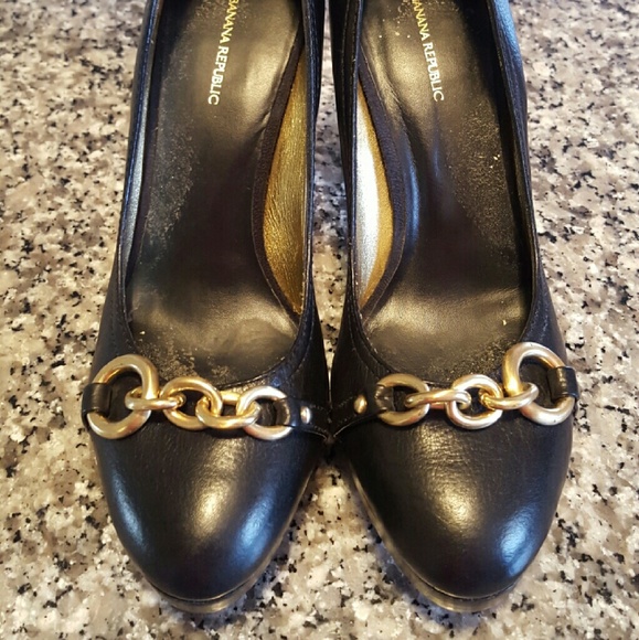 Black leather Banana Republic chunky high heel