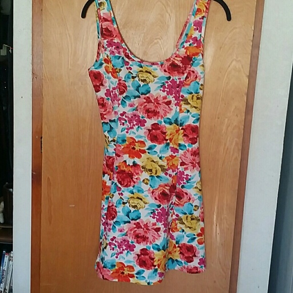 Just lowered!! Spring/Summer Dress NWOT - Picture 3 of 4