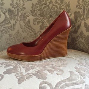 GUC Red Leather Wedge shoes
