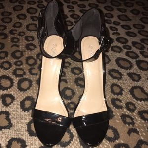STYLISH BLACK HEELS! NEVER BEEN WORN