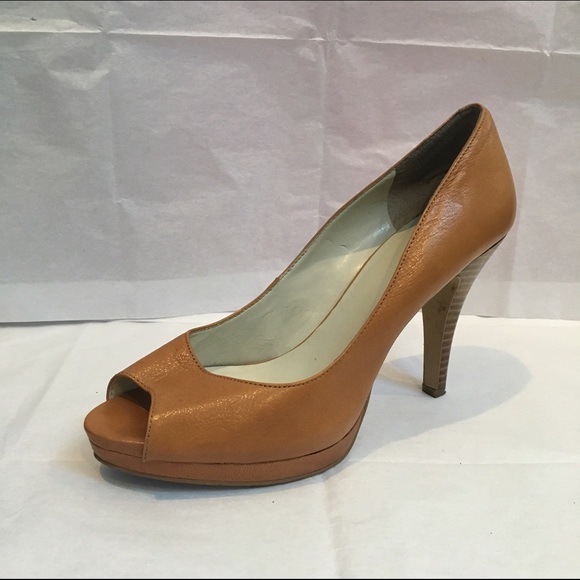 NINE WEST light brown Leather Pumps. Size 10