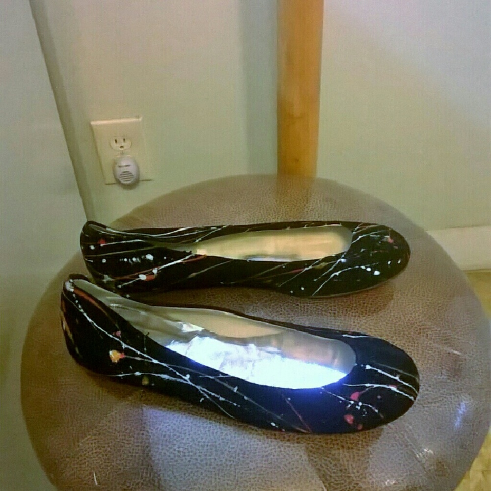 Shoes - Picture 2 of 4