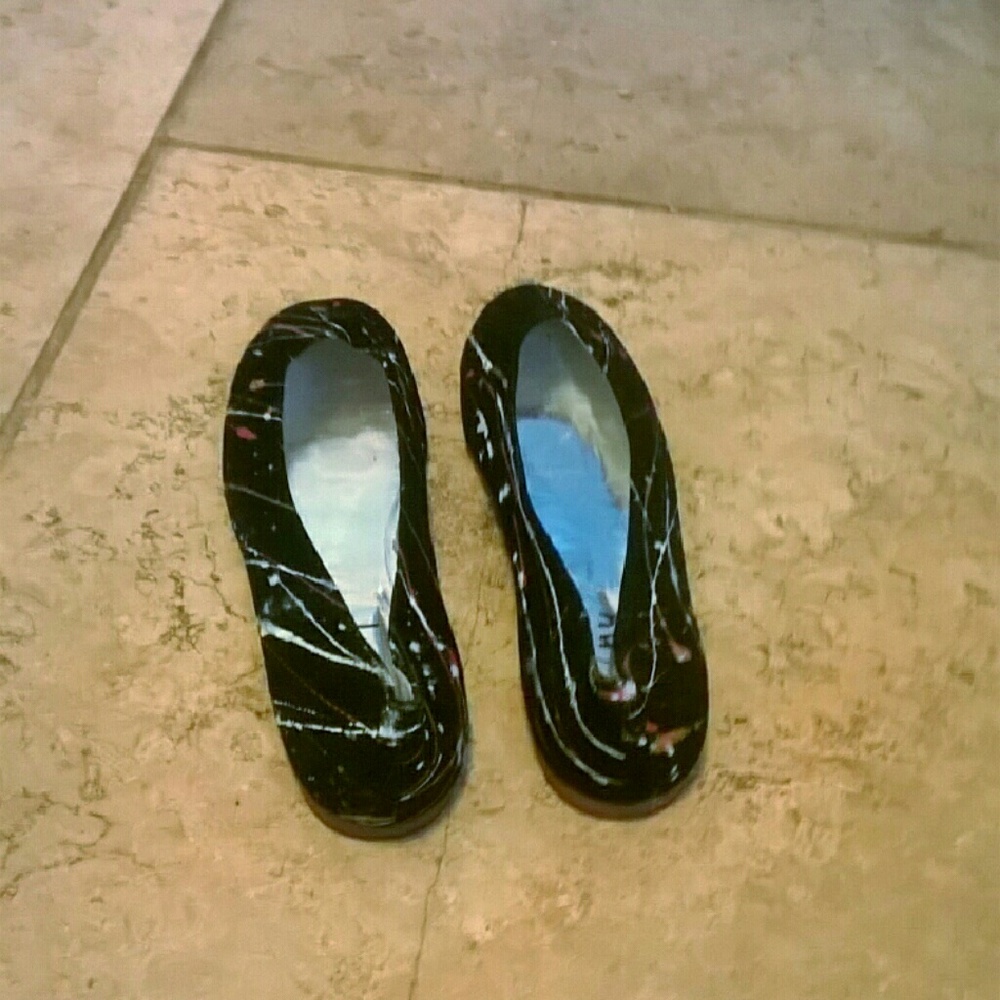 Shoes - Picture 3 of 4
