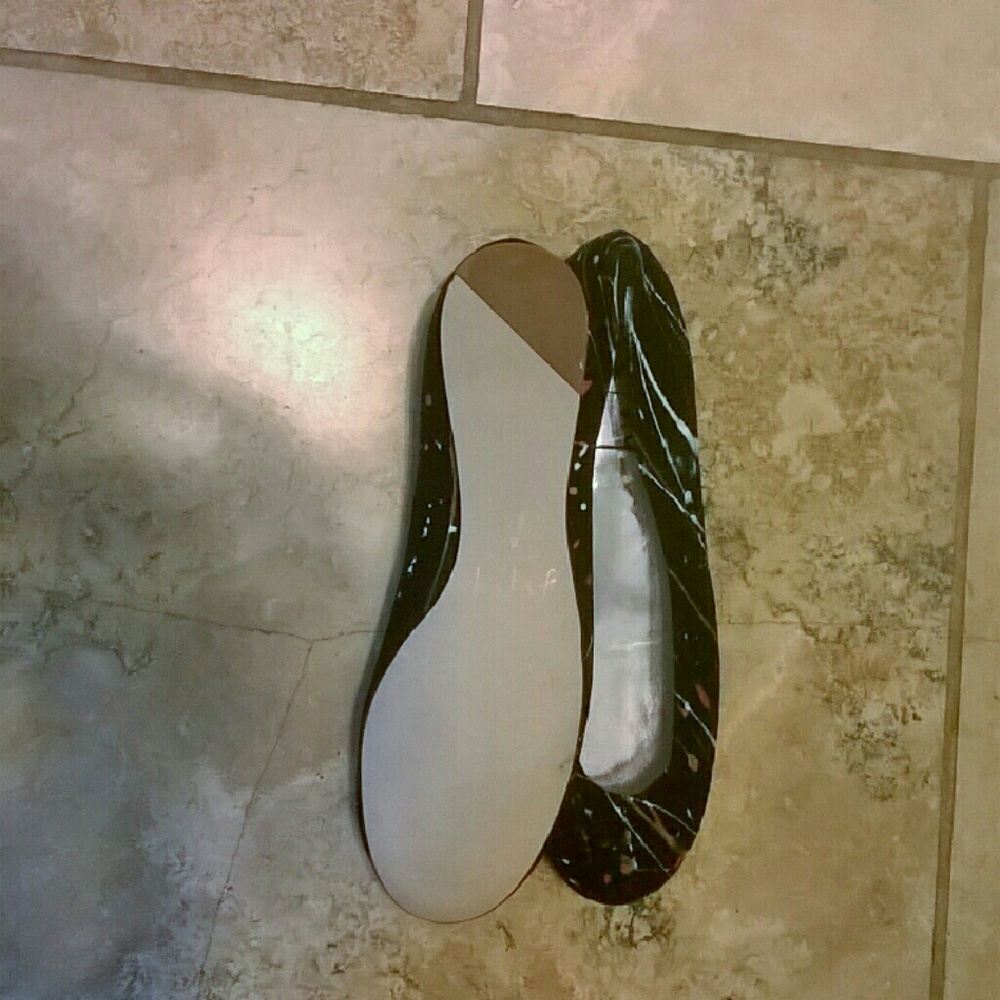 Shoes - Picture 4 of 4