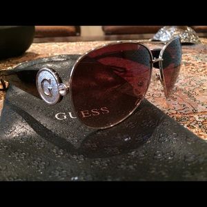 Guess Aviator sunglasses